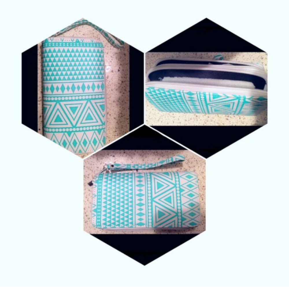 🎈 PRICE DROP 🎈 NWOT Clutch Purse